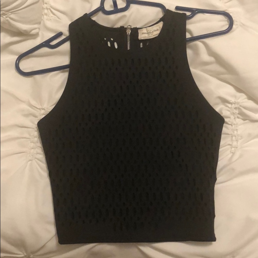 Black crop top with design in back. Very cute S